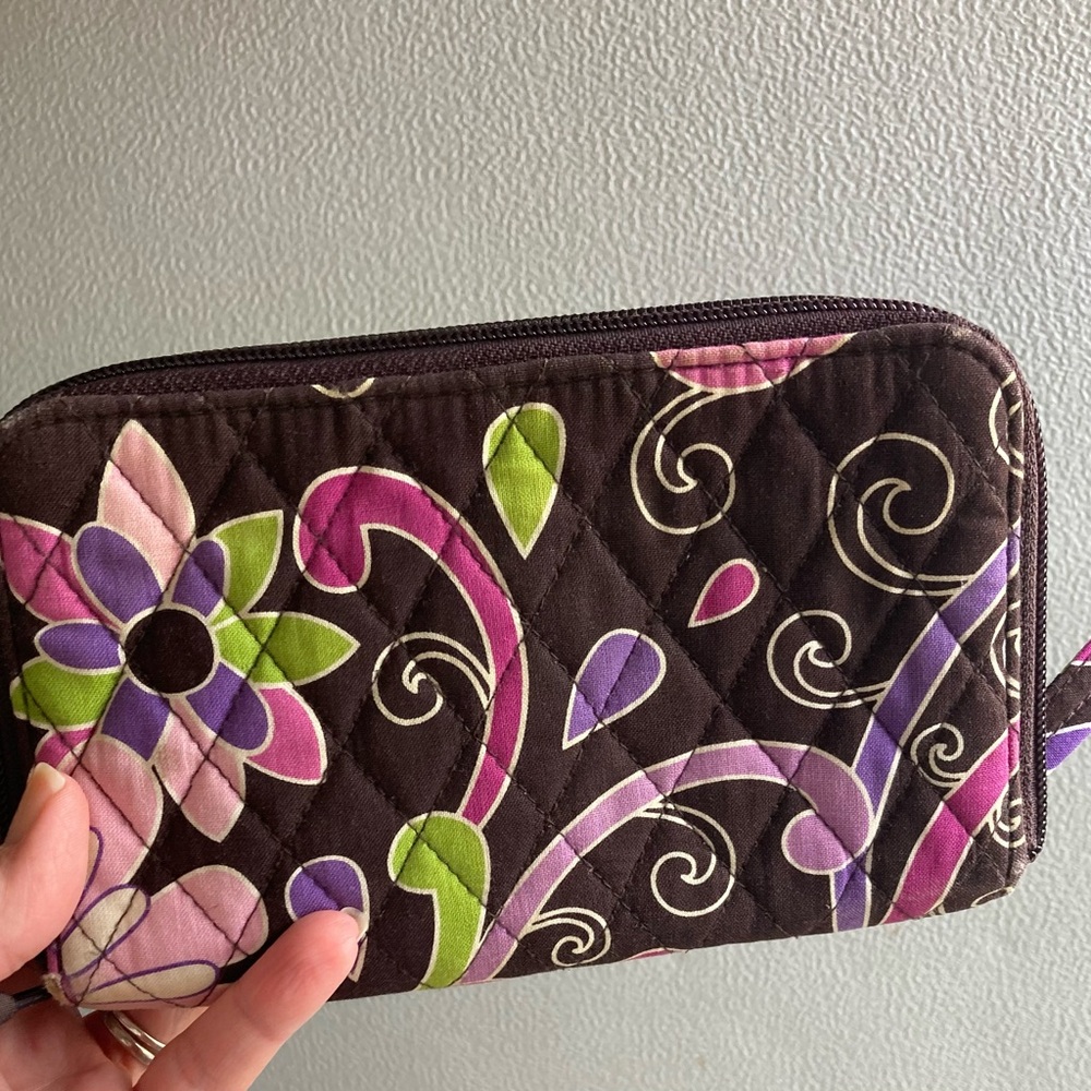 Vera Bradley Brown Zip wristlet wallet/Organizer with ID Window 5x8in